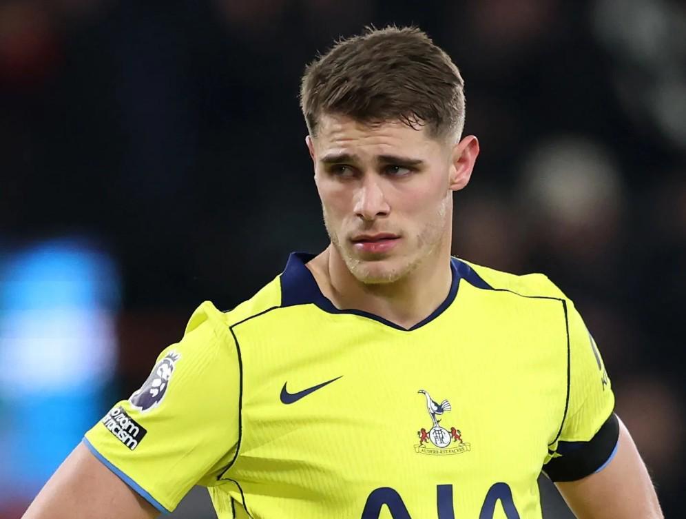 阿邦拉霍：范德芬值得在更大的俱乐部踢球，别和热刺续约