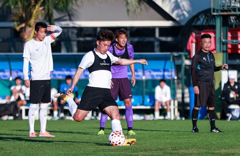 薅来斯坦丘 大连就多三个任意球高手！连鲁大战 泰山三小妖该上了